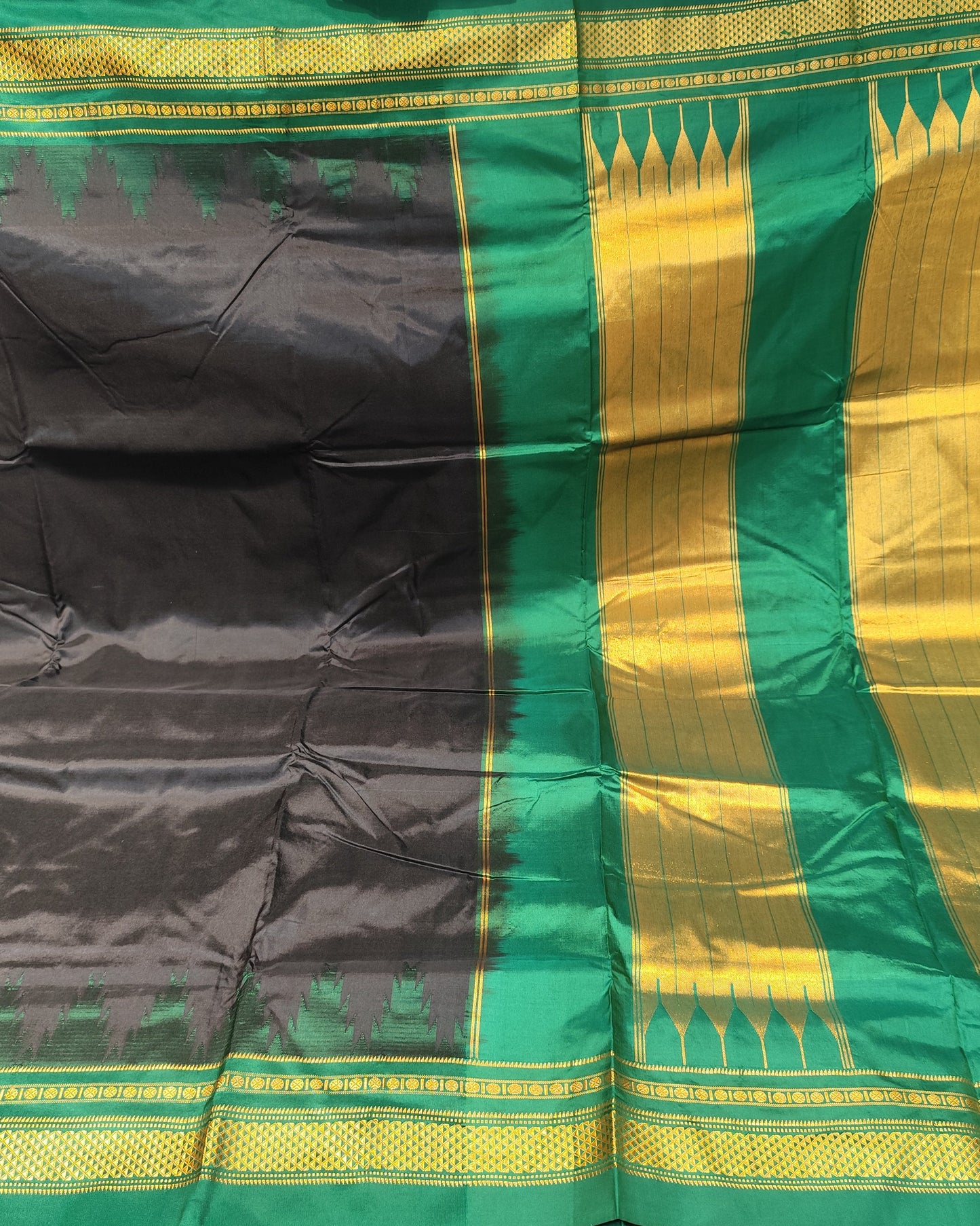 Ilkal Silk Plain Temple Saree | Black & Green