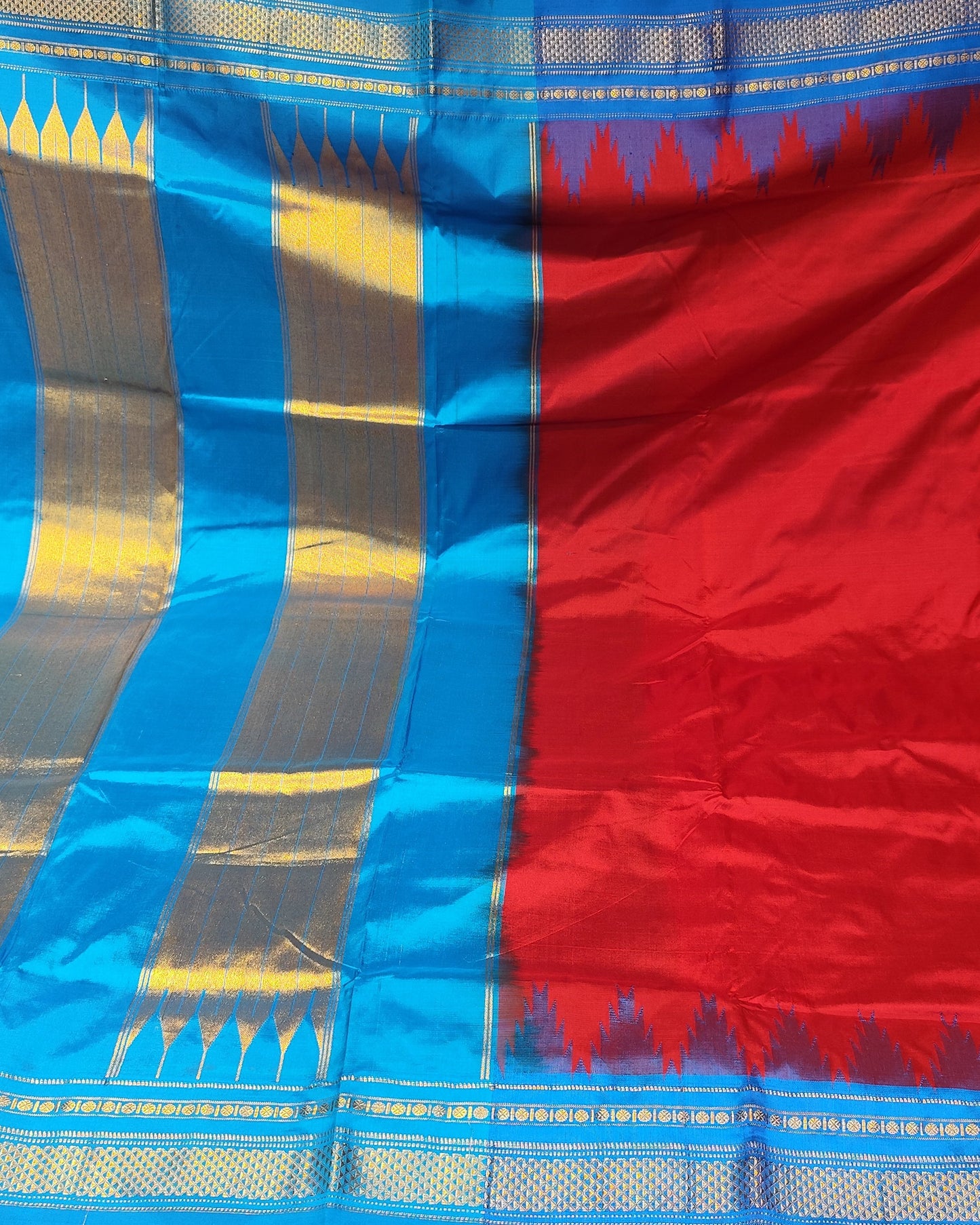 Ilkal Silk Plain Temple Saree | Red & Blue