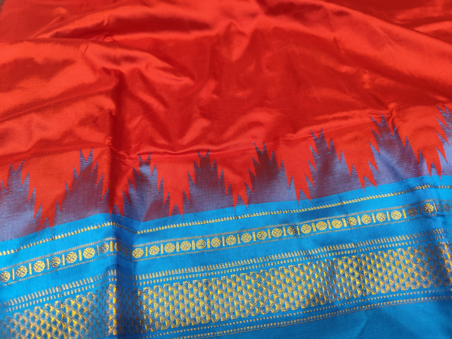 Ilkal Silk Plain Temple Saree | Red & Blue
