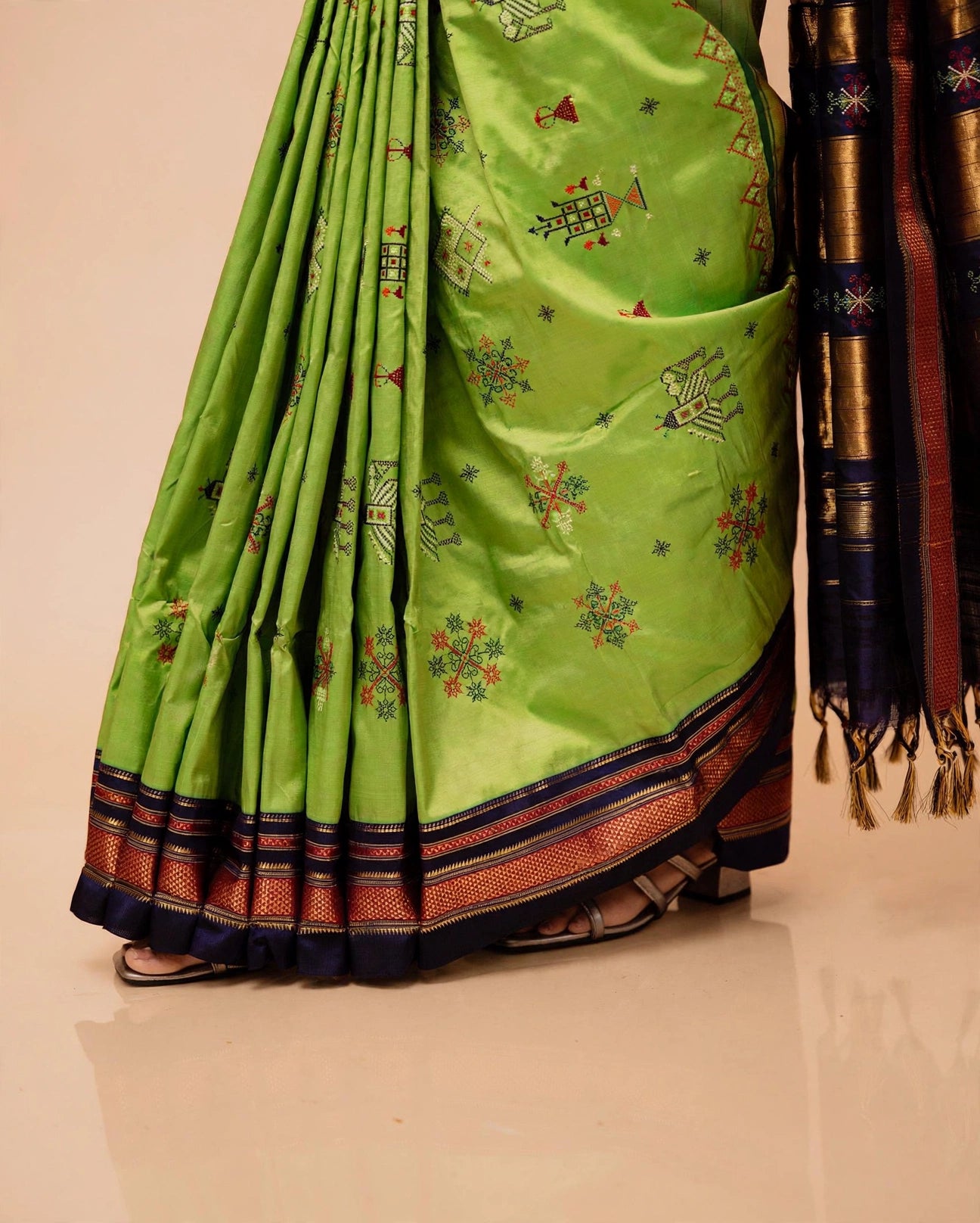 Ilkal Plain Kasuti Saree | Parrot Green